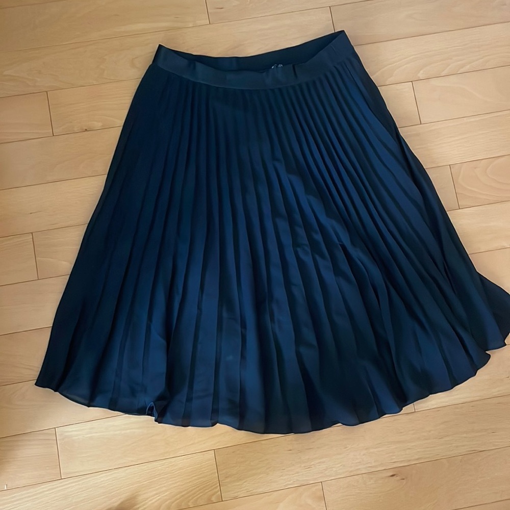 EXPRESS black pleated skirt size Medium